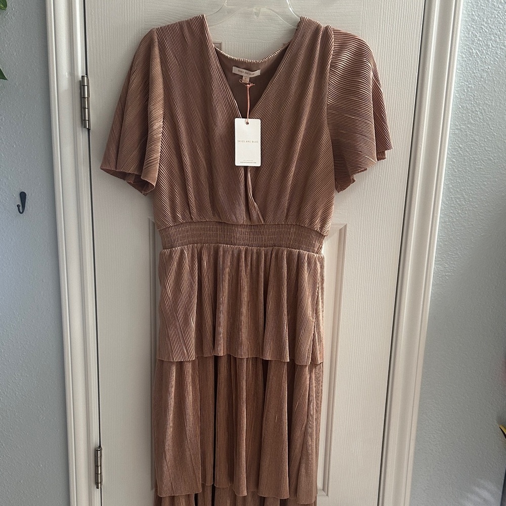Skies Are Blue Blush Champagne Tiered Maxi Dress Pleated Party Holiday Small NWT - Picture 2 of 10